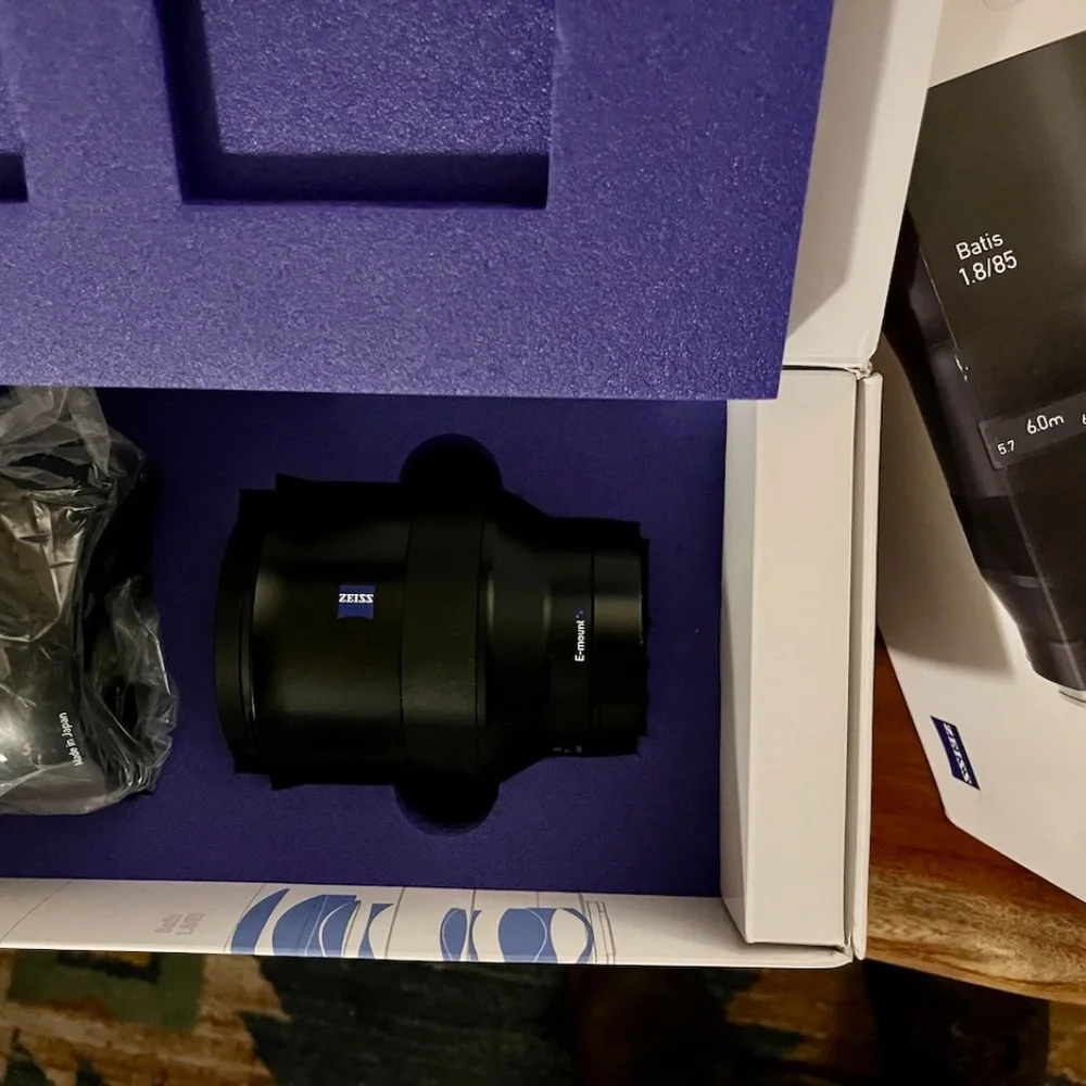 Sony E-Mount Zeiss 85mm f/1.8 Batis Lens FULL FRAME